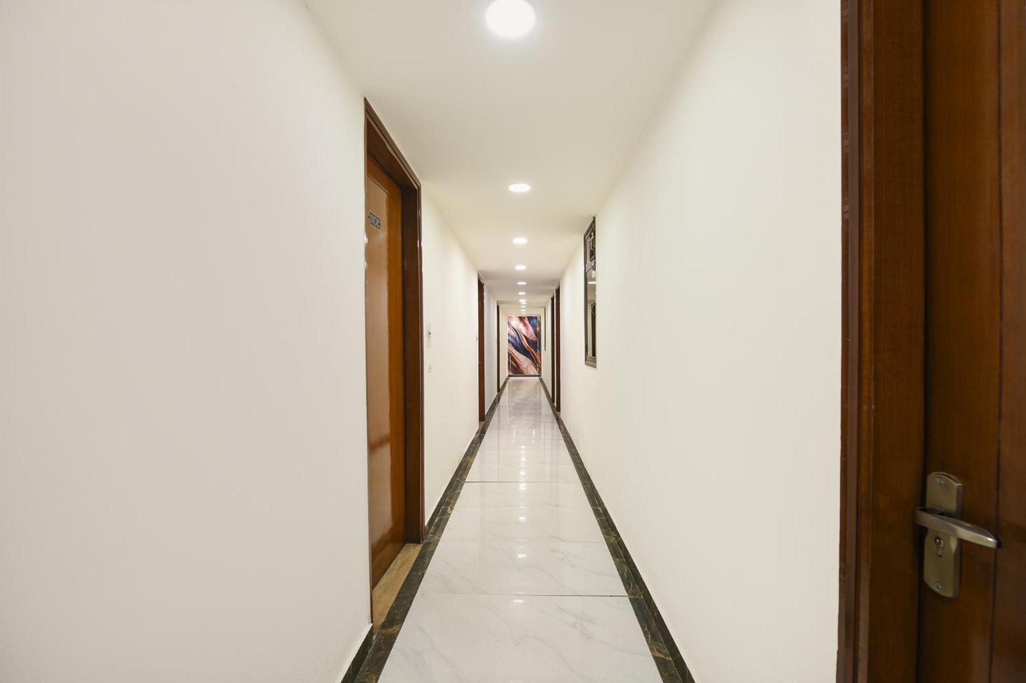 Fabhotel Under Bridge Нью-Дели Экстерьер фото